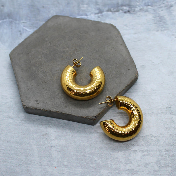 Chunky hammered hoops
