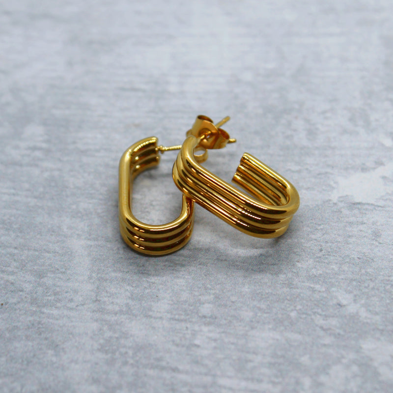 U-shaped ribbed earrings