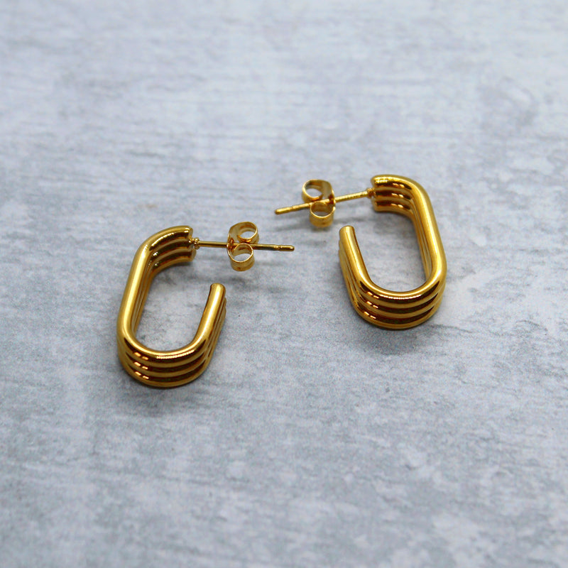 U-shaped ribbed earrings