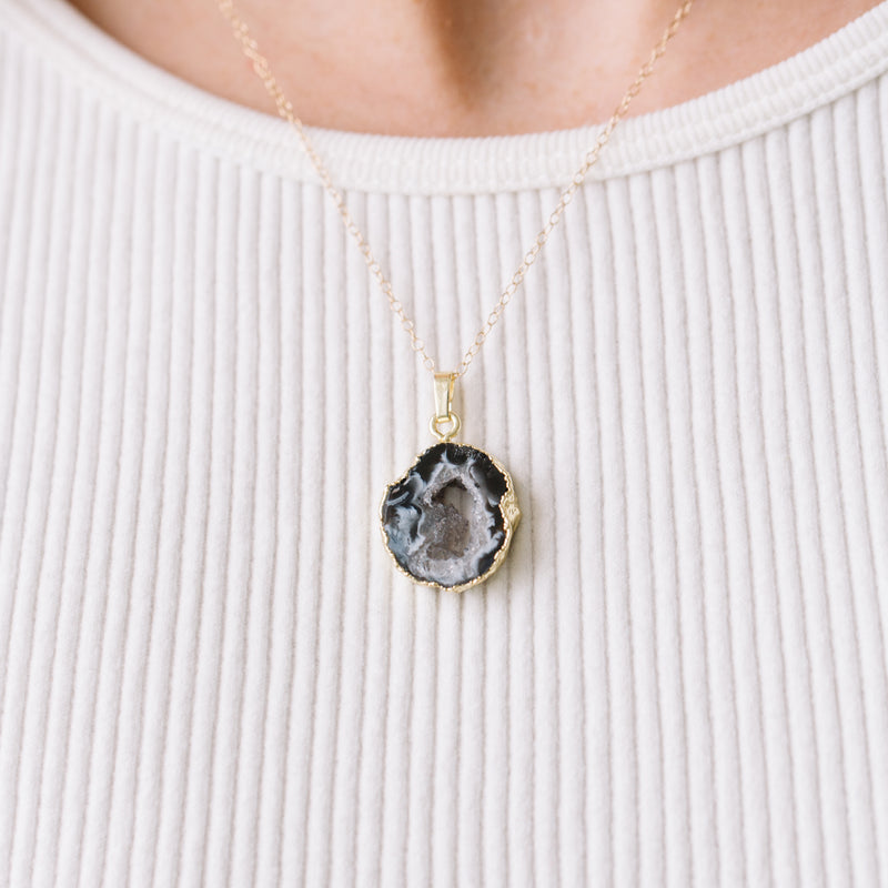 Mini agate druzy slice necklace - Mara studio