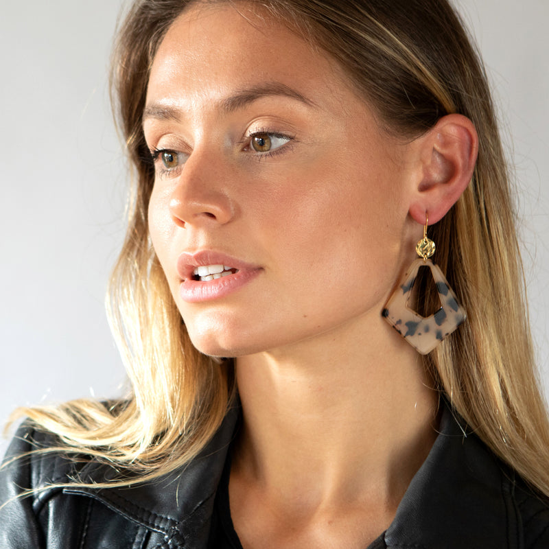 Acrylic teardrop earrings - Mara studio